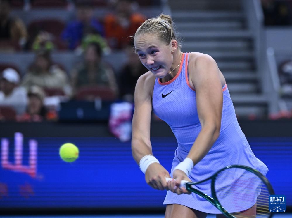 面对对手突 面对对手突