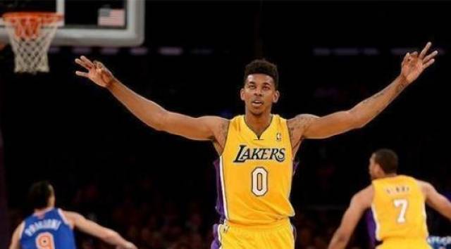 迅速聚焦在 迅速聚焦在