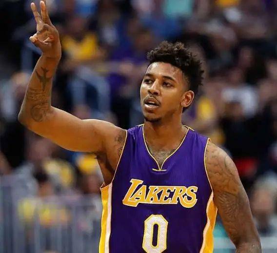 防守犯规数 防守犯规数